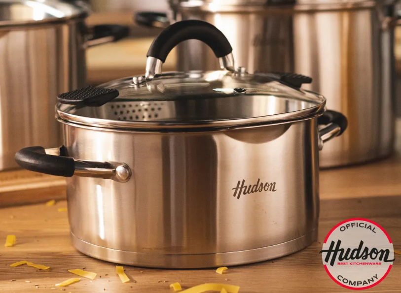 CACEROLA ACERO INOX ASAS SILICONA C/ESCALA INTERIOR Y TAPA COLADOR 24CM